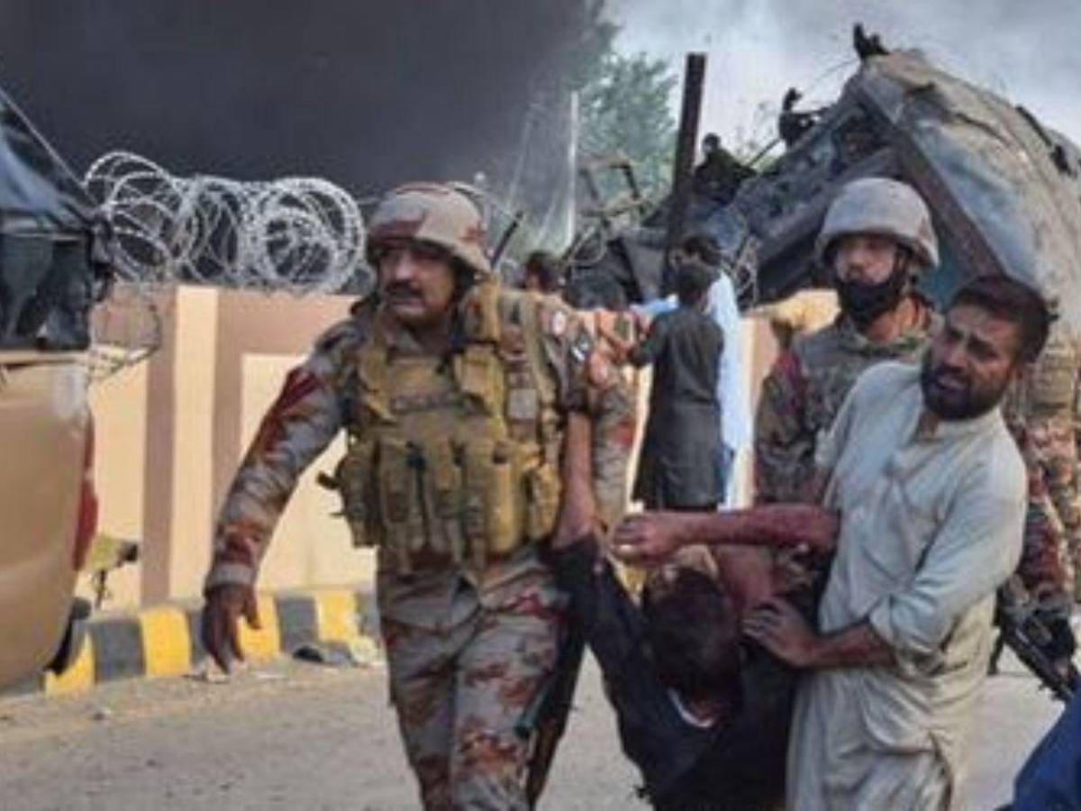 Ataque terrorista contra un tren deja al menos 29 muertos y 102 heridos en Pakistán