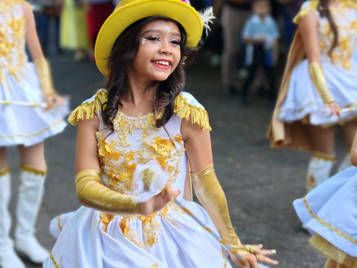 Con carrozas, música, bailes y bellas palillonas, Choluteca celebra su 180 aniversario​​​​​