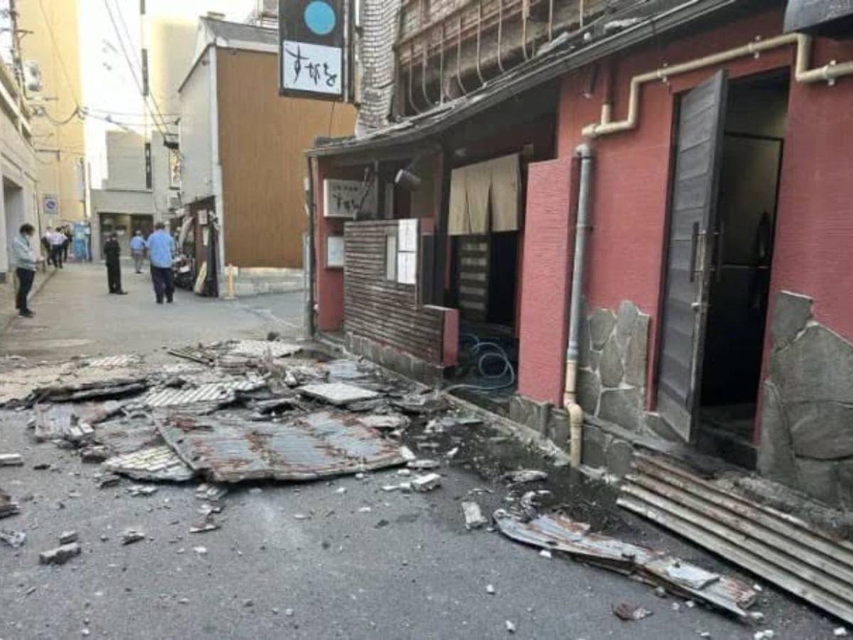 Derrumbes, carreteras dañadas y personas atrapadas: caos tras sismo en Japón