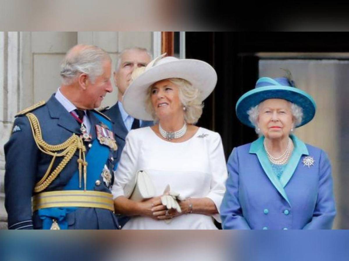 La reina Isabel II dice que Camila debería convertirse en reina consorte