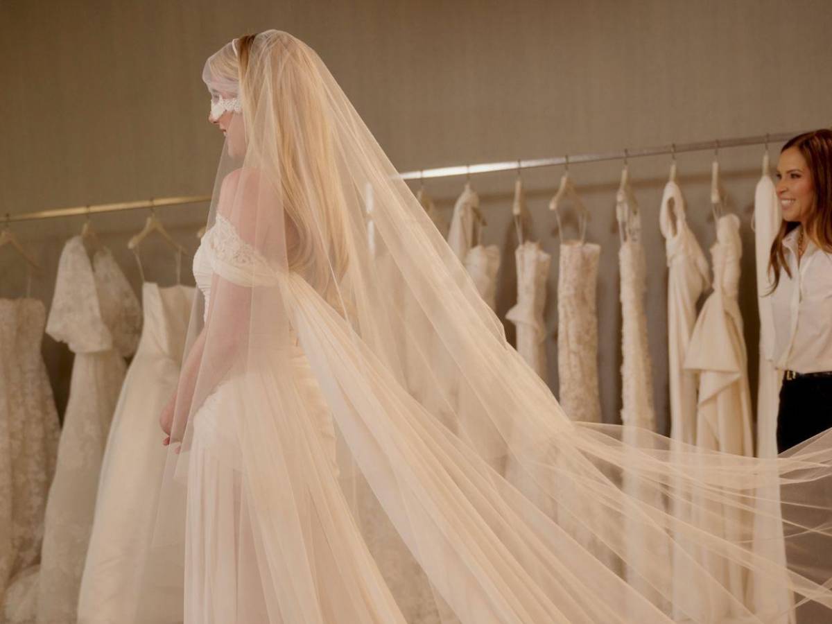 ¿Quién llevó a Emma Roberts al altar en su boda con Cody John?