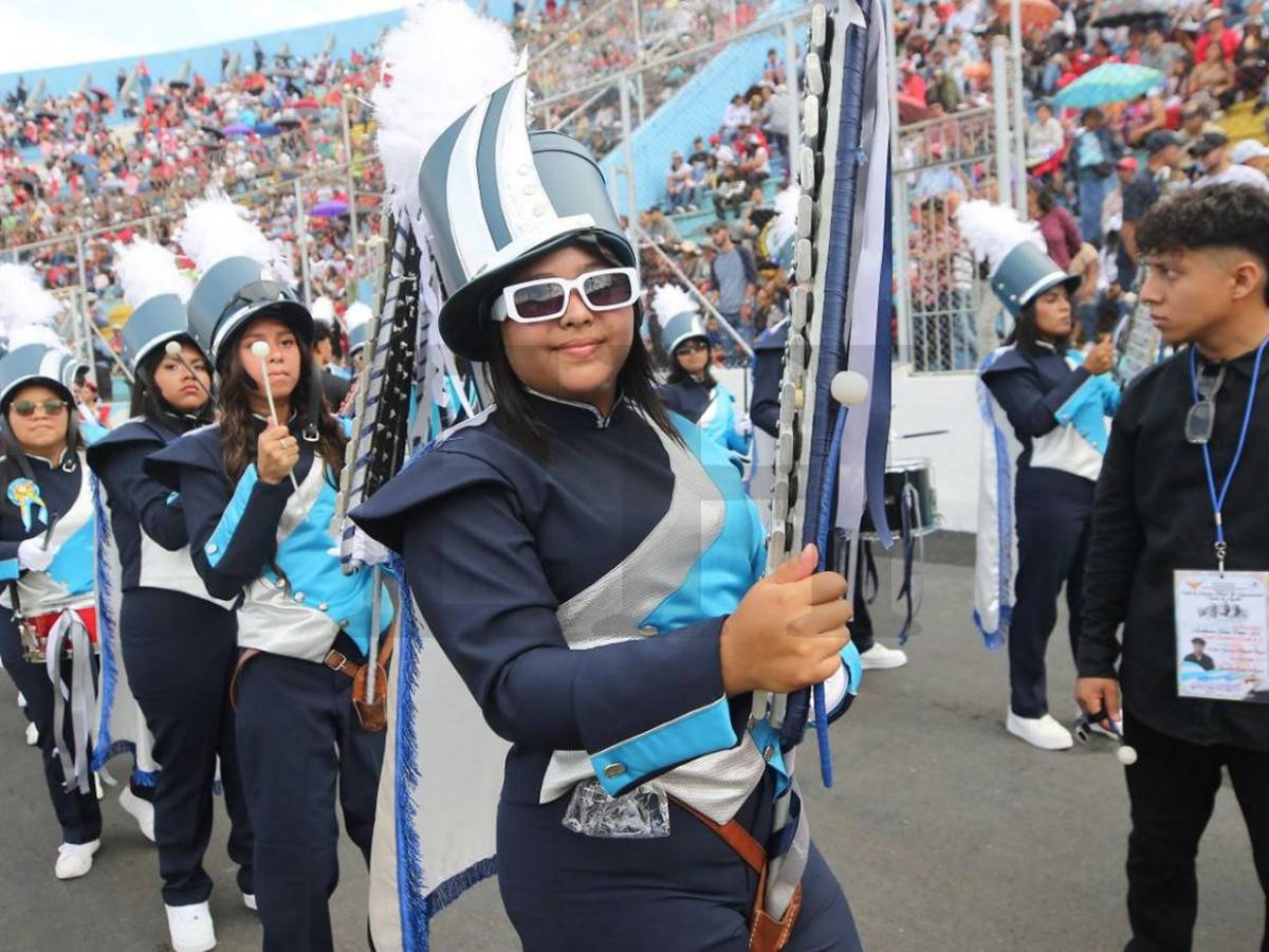 Patriotismo y creatividad, los mejores trajes de las bandas en los desfiles patrios Honduras 2025