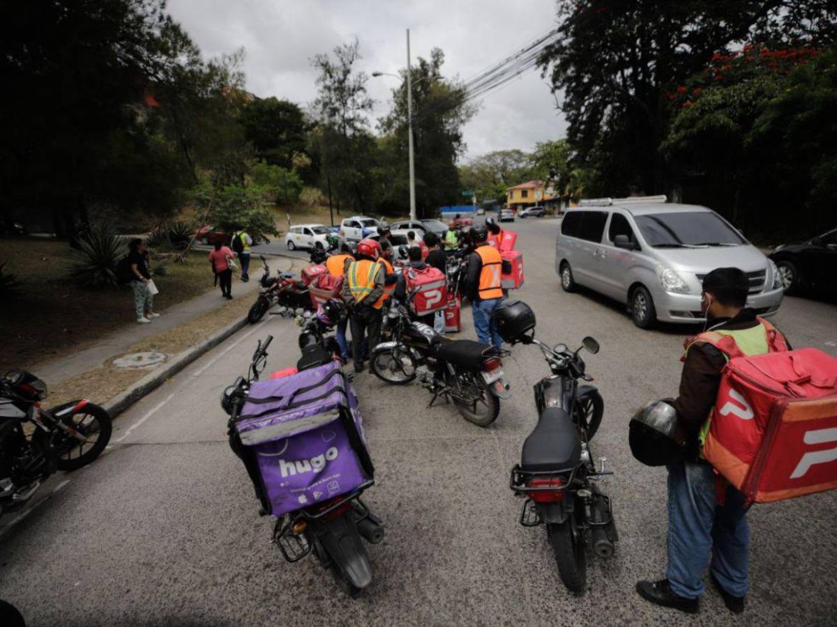 Herido de gravedad: Joven repartidor es embestido por un turismo en Loarque