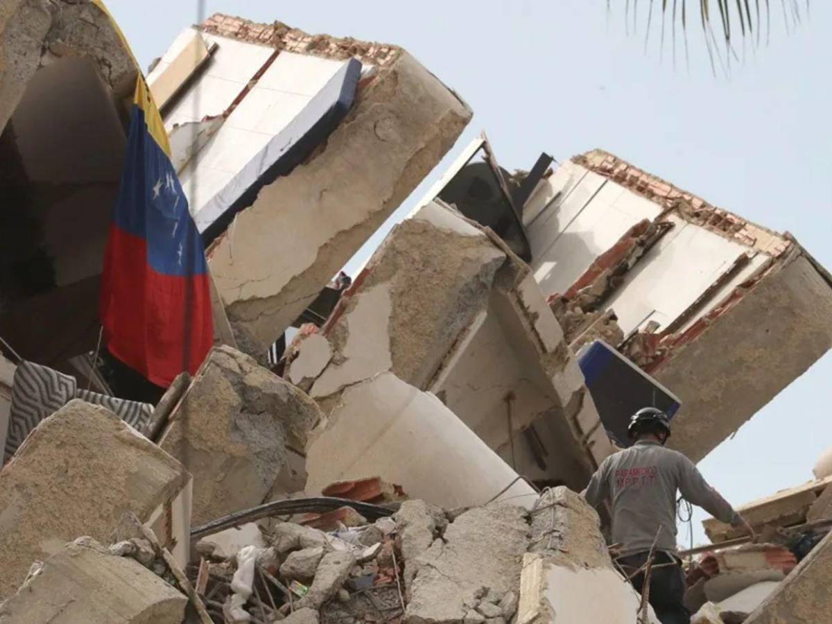 Su hermano murió abrazándola: Nathaly Pérez, sobreviviente de terremoto en Venezuela