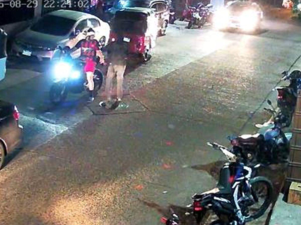 Cámaras captaron asalto en barrio Bella Vista: llegaron armados, con chalecos y encapuchados