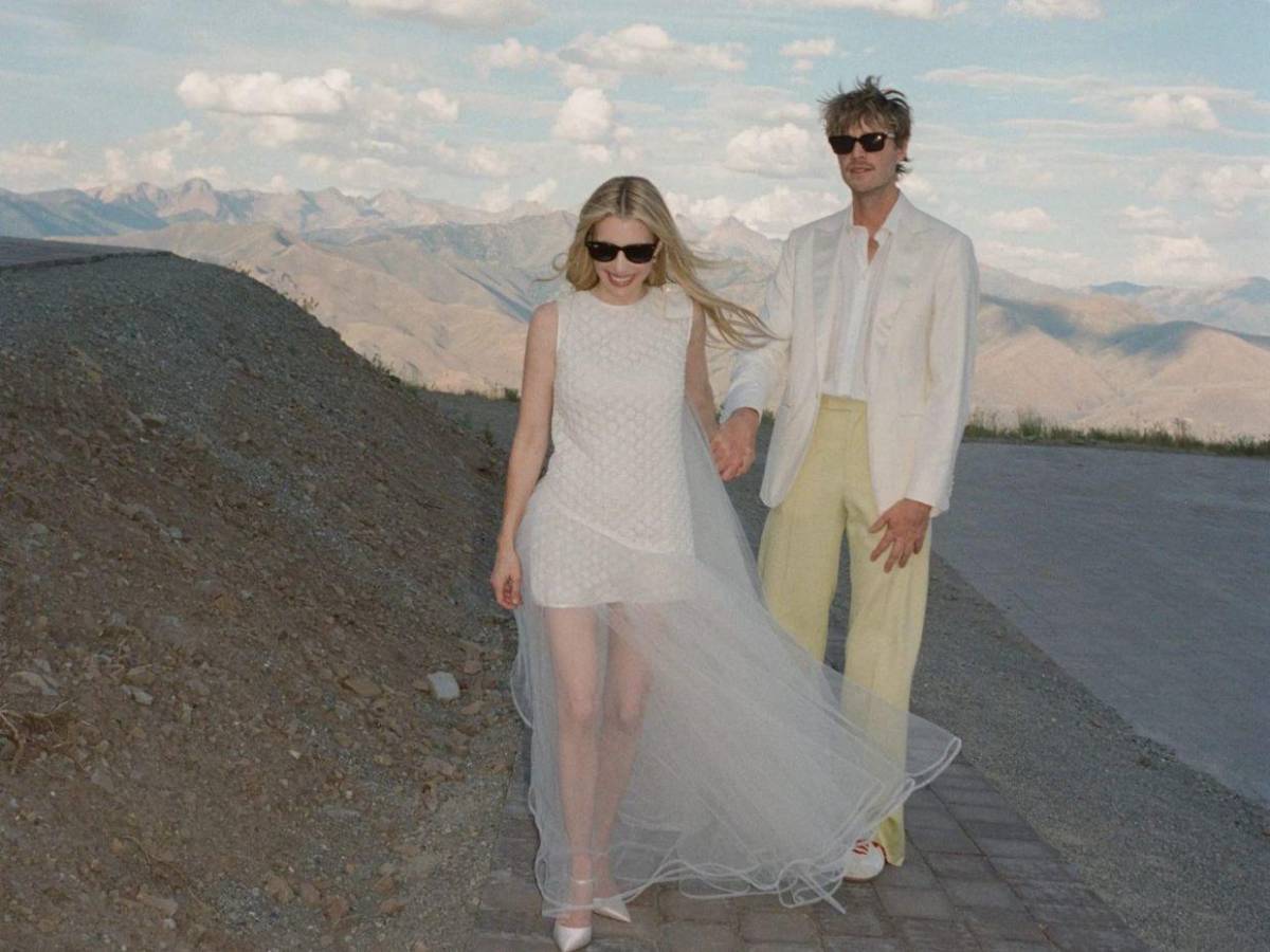 ¿Quién llevó a Emma Roberts al altar en su boda con Cody John?