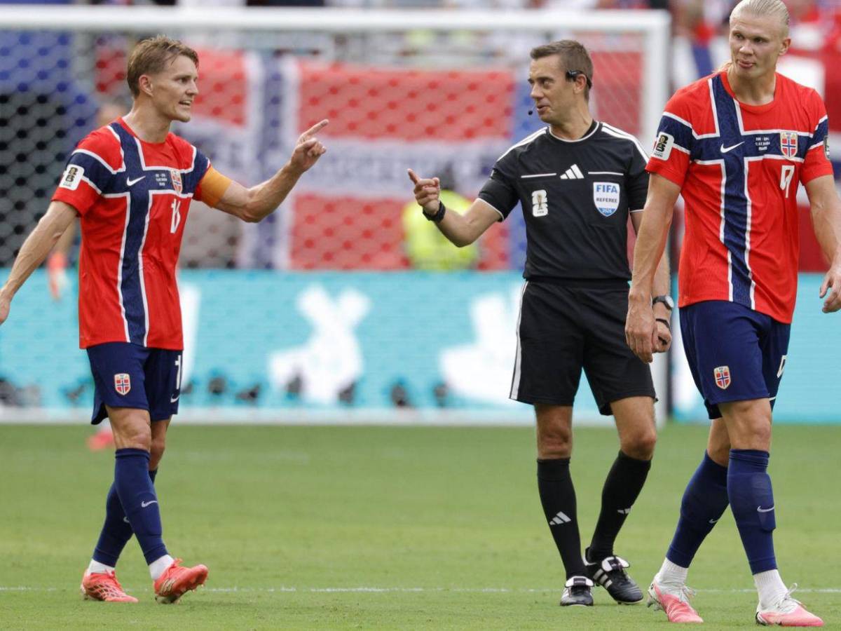 ¿El balón rozó una cámara aérea? Polémica por gol de Inglaterra ante Noruega en el Mundial