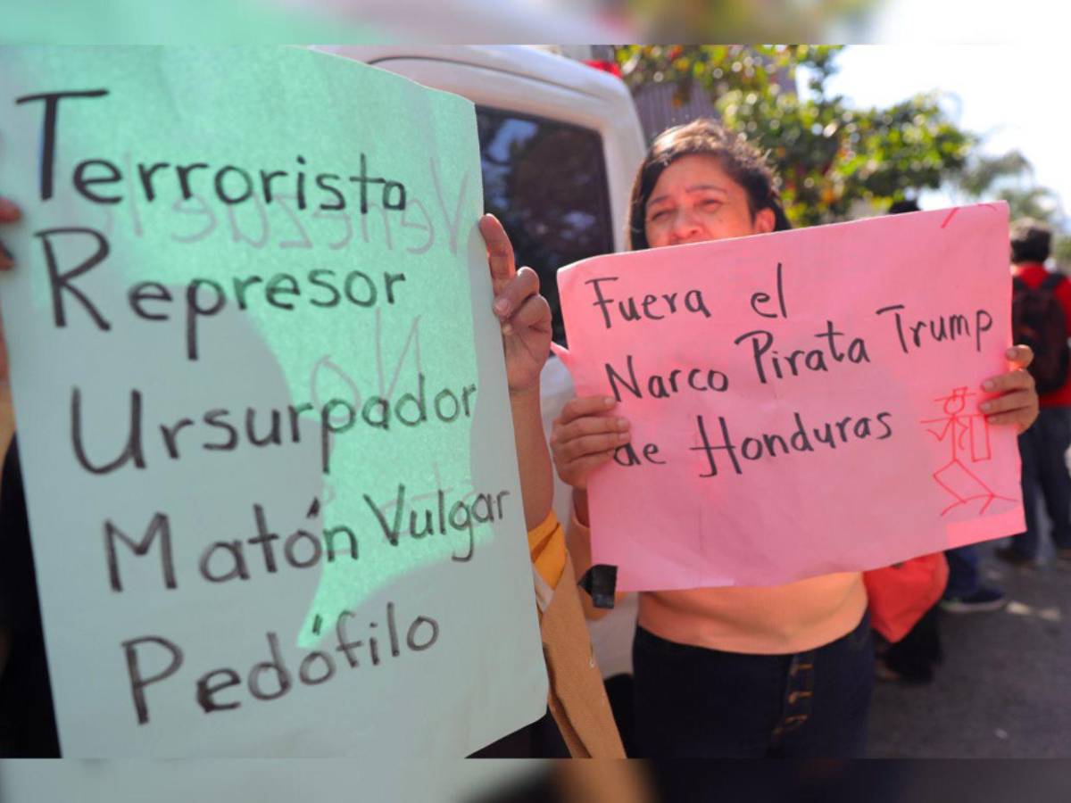 Protestan frente a la Embajada de EE UU en Honduras contra captura de Maduro y su esposa