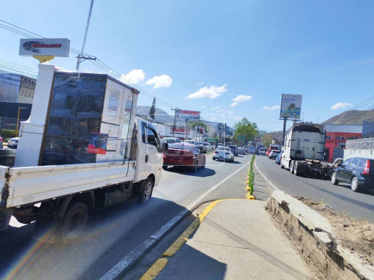 Infernal tráfico colapsa la salida al sur de Tegucigalpa