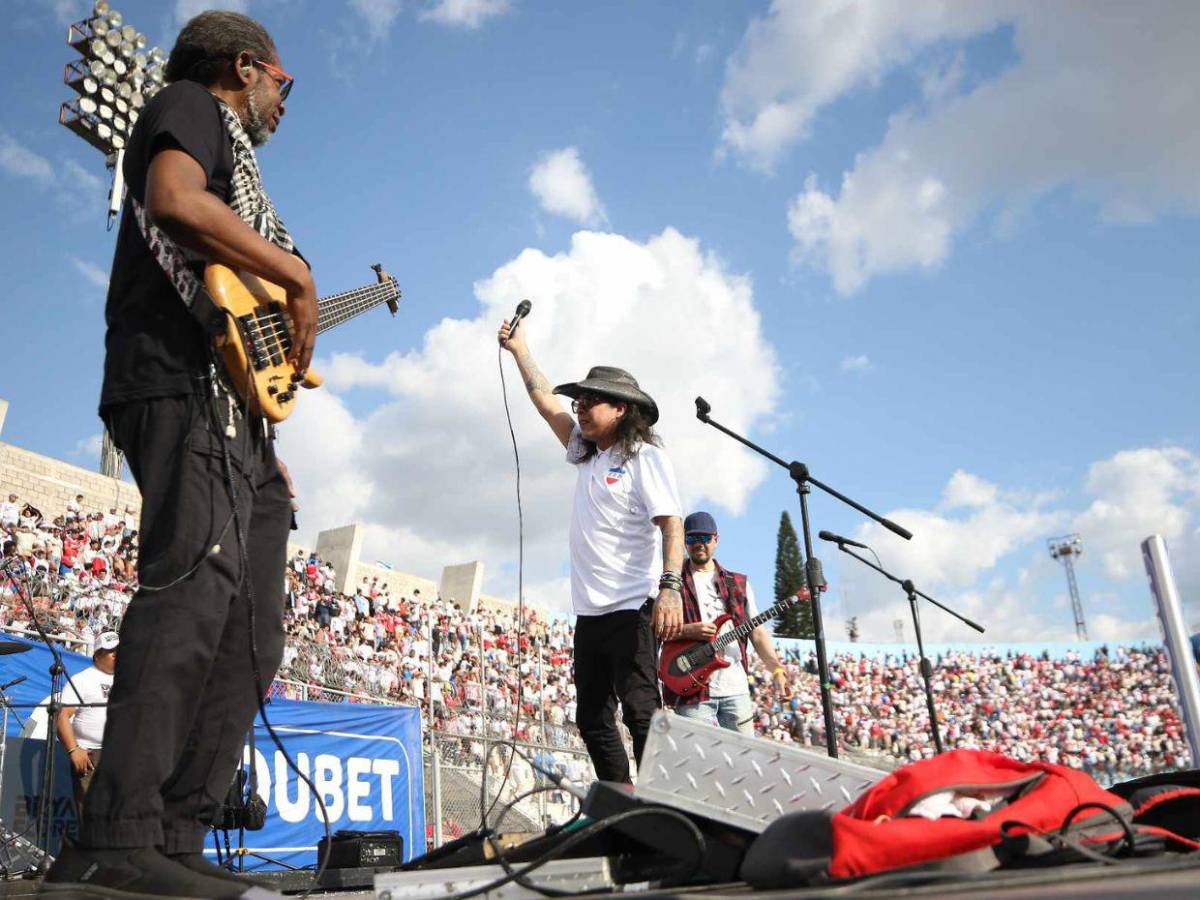Diablos Negros ponen en ambiente a los aficionados en el Nacional previo a la final