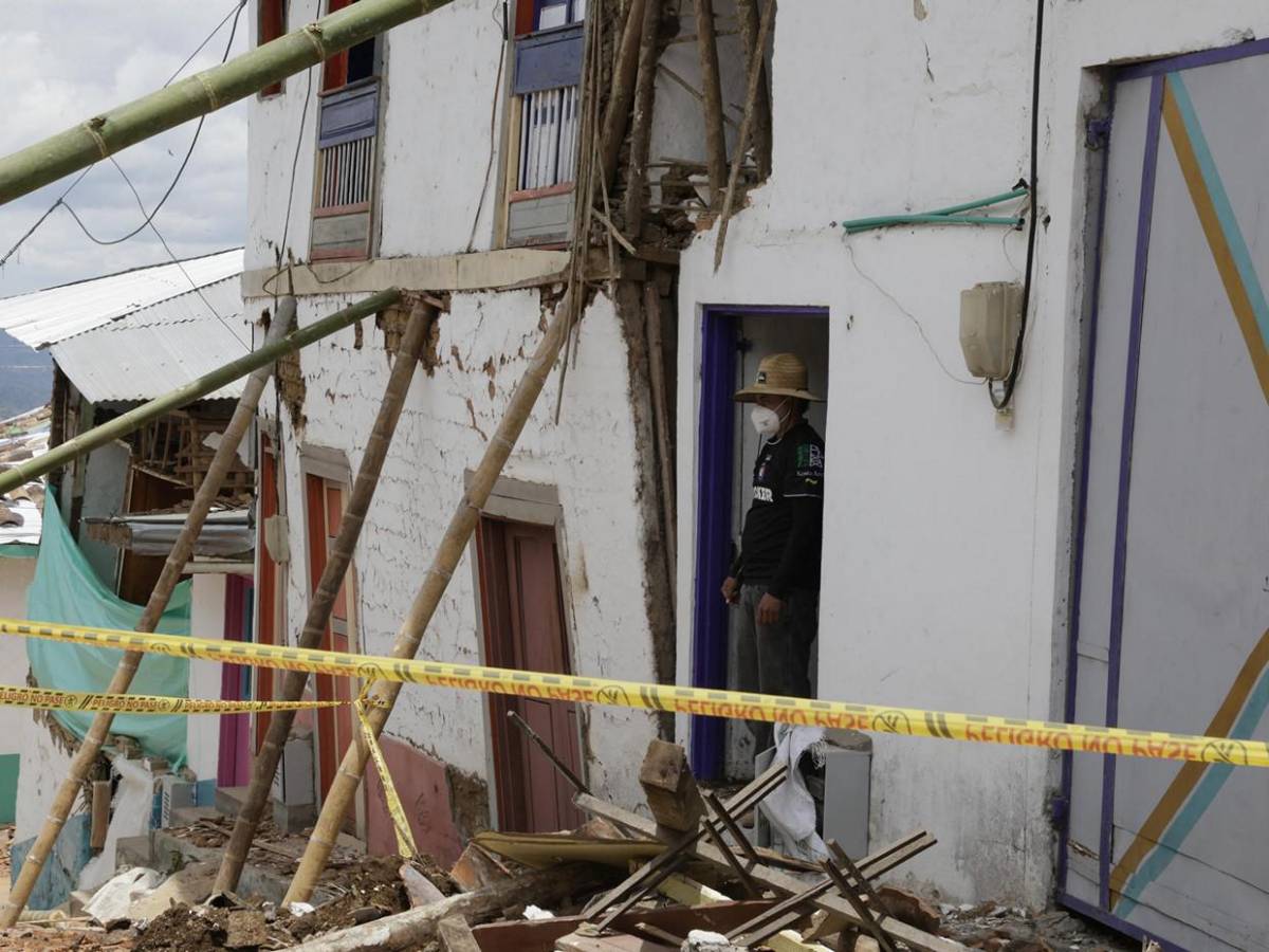 El Cairo, Colombia, pueblo destruido por terremoto se resiste a perder la esperanza