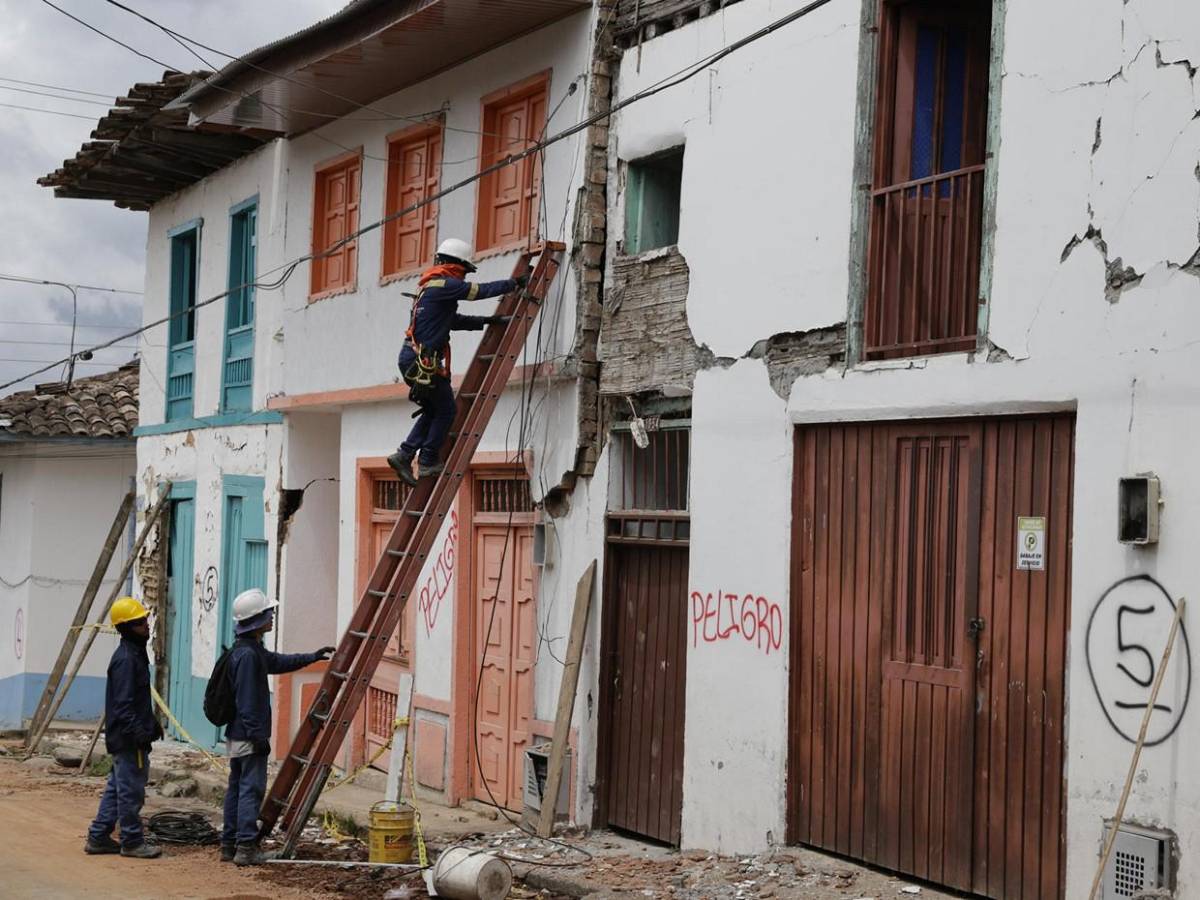 El Cairo, Colombia, pueblo destruido por terremoto se resiste a perder la esperanza