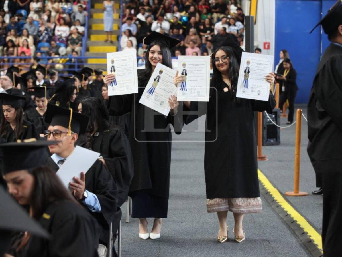 Tras años de esfuerzo, más de mil estudiantes reciben su título en la UNAH