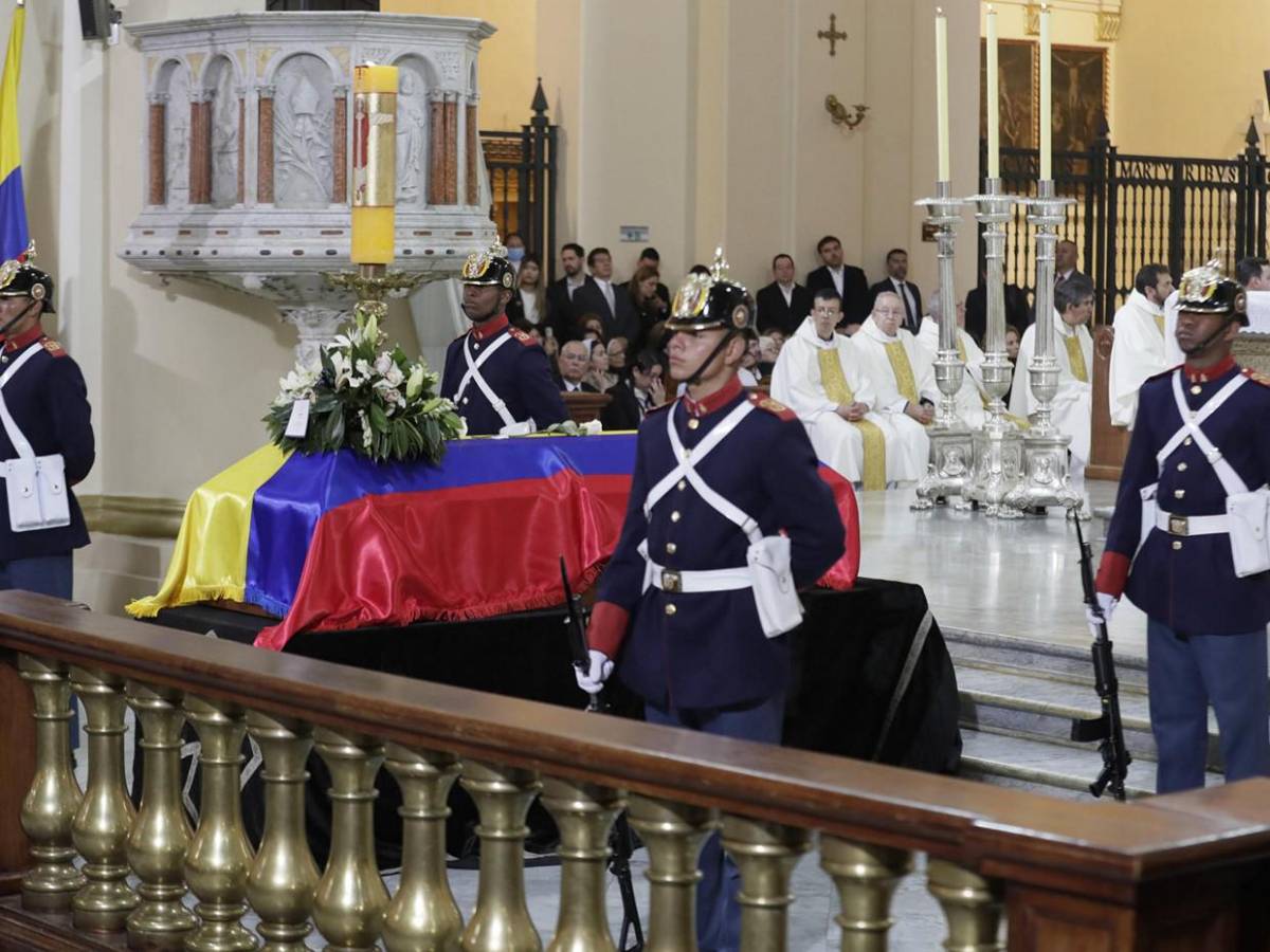 Petro no asiste a funeral de Uribe Turbay y lo llama ‘Mario’ durante minuto de silencio