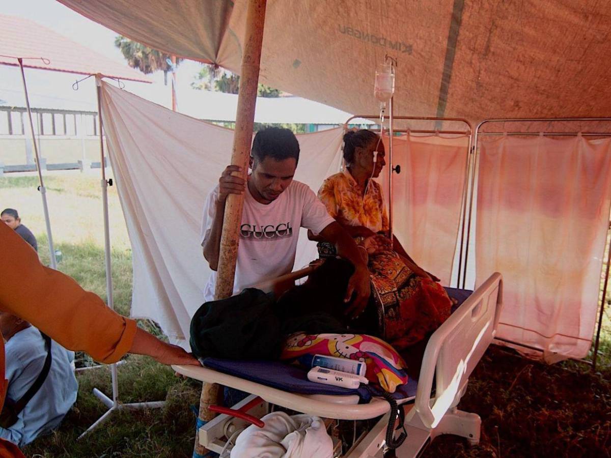 Las impactantes imágenes del terremoto de 7.7 grados que azotó Indonesia