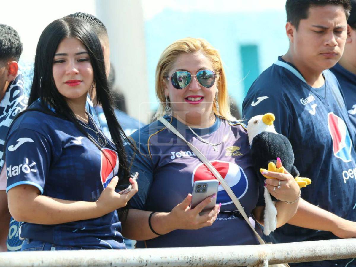 Pancartas, máscaras y emotivas imágenes: las curiosidades de la final Motagua-Marathón
