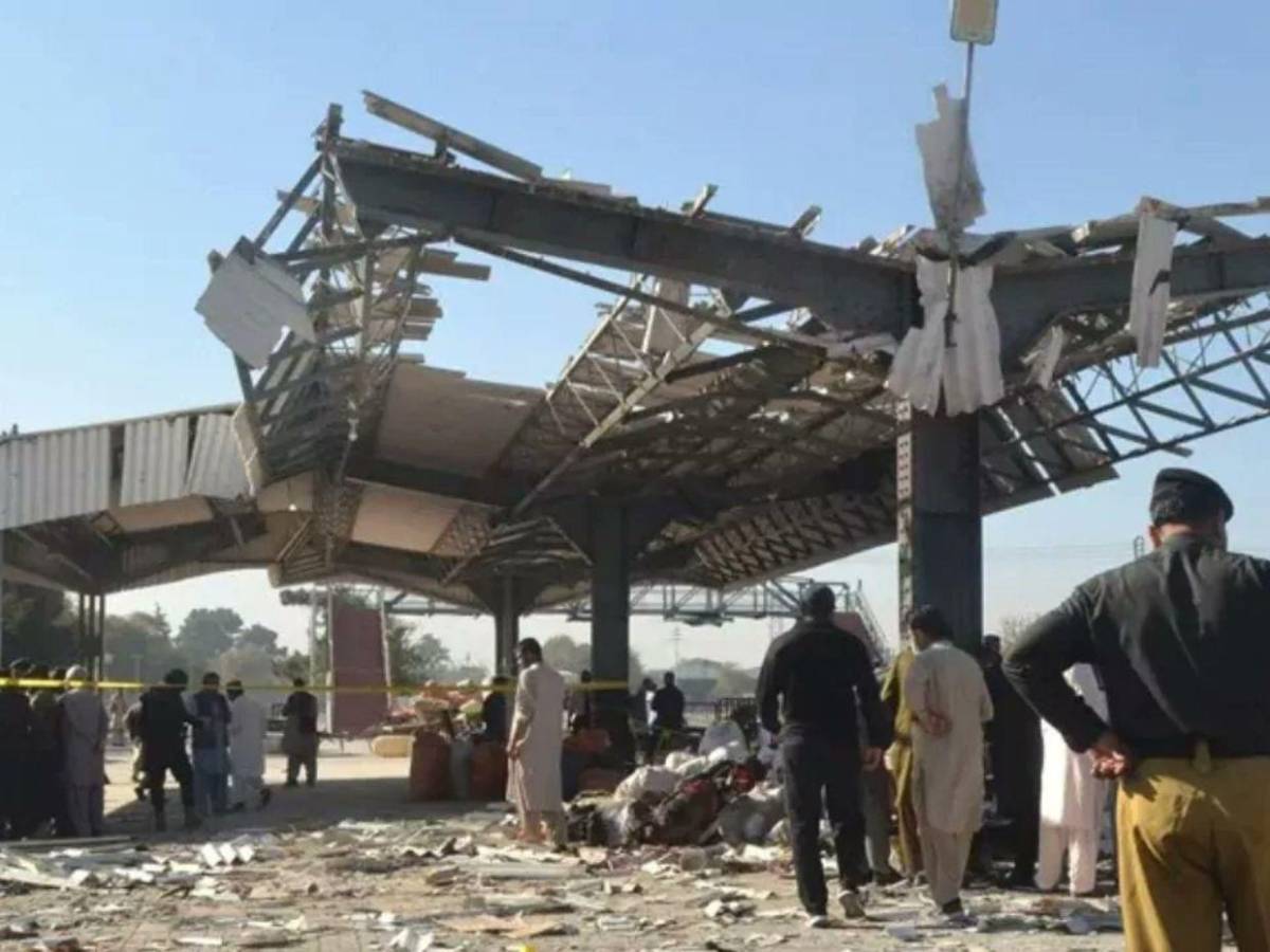 Ataque terrorista contra un tren deja al menos 29 muertos y 102 heridos en Pakistán