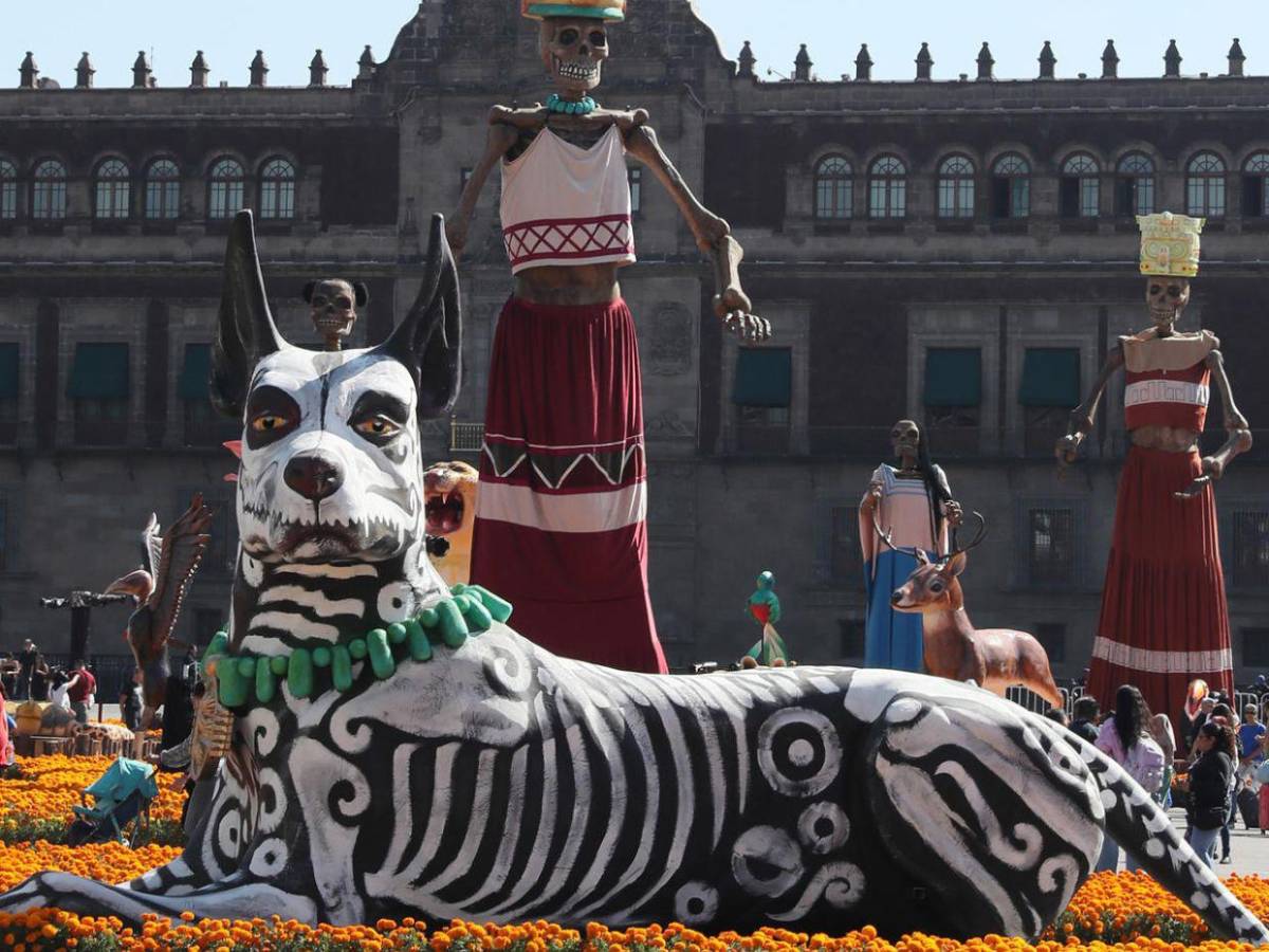 Altares, catrinas y fotos de recuerdo: preparativos en México para el Día de Muertos
