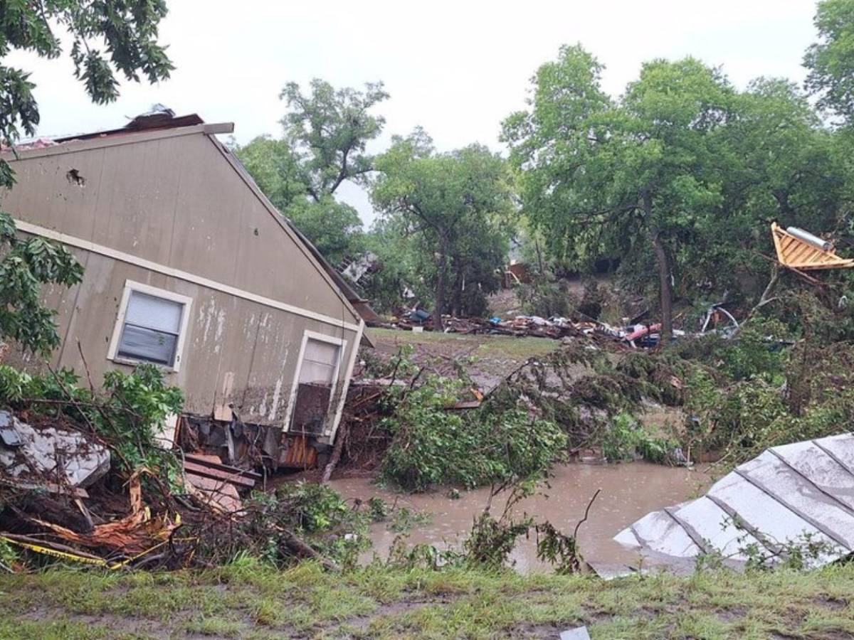 Al menos 13 muertos y decenas de desaparecidos dejan inundaciones en Texas Al menos 13 muertos y decenas de desaparecidos dejan inundaciones en Texas