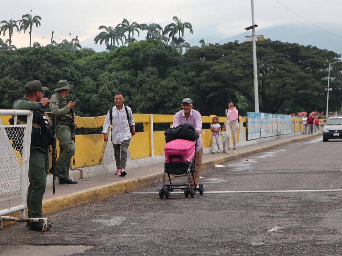 Ejército colombiano resguarda la frontera con Venezuela tras ataque de Estados Unidos