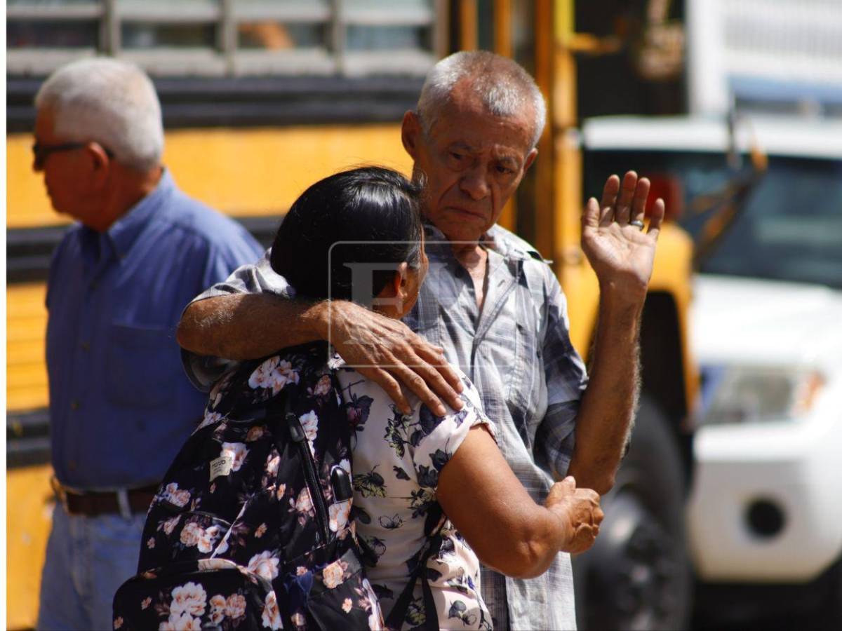 ​​​​Desconsuelo, llanto y dolor entre familiares de anciana de 96 años que murió carbonizada en Cortés