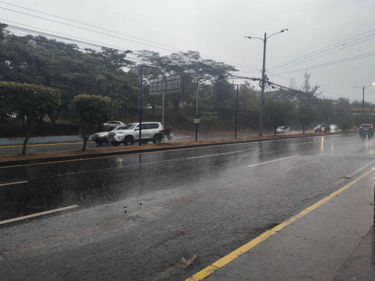 ¡Llueve en Tegucigalpa! Tormenta refresca la tarde en diferentes sectores de la capital