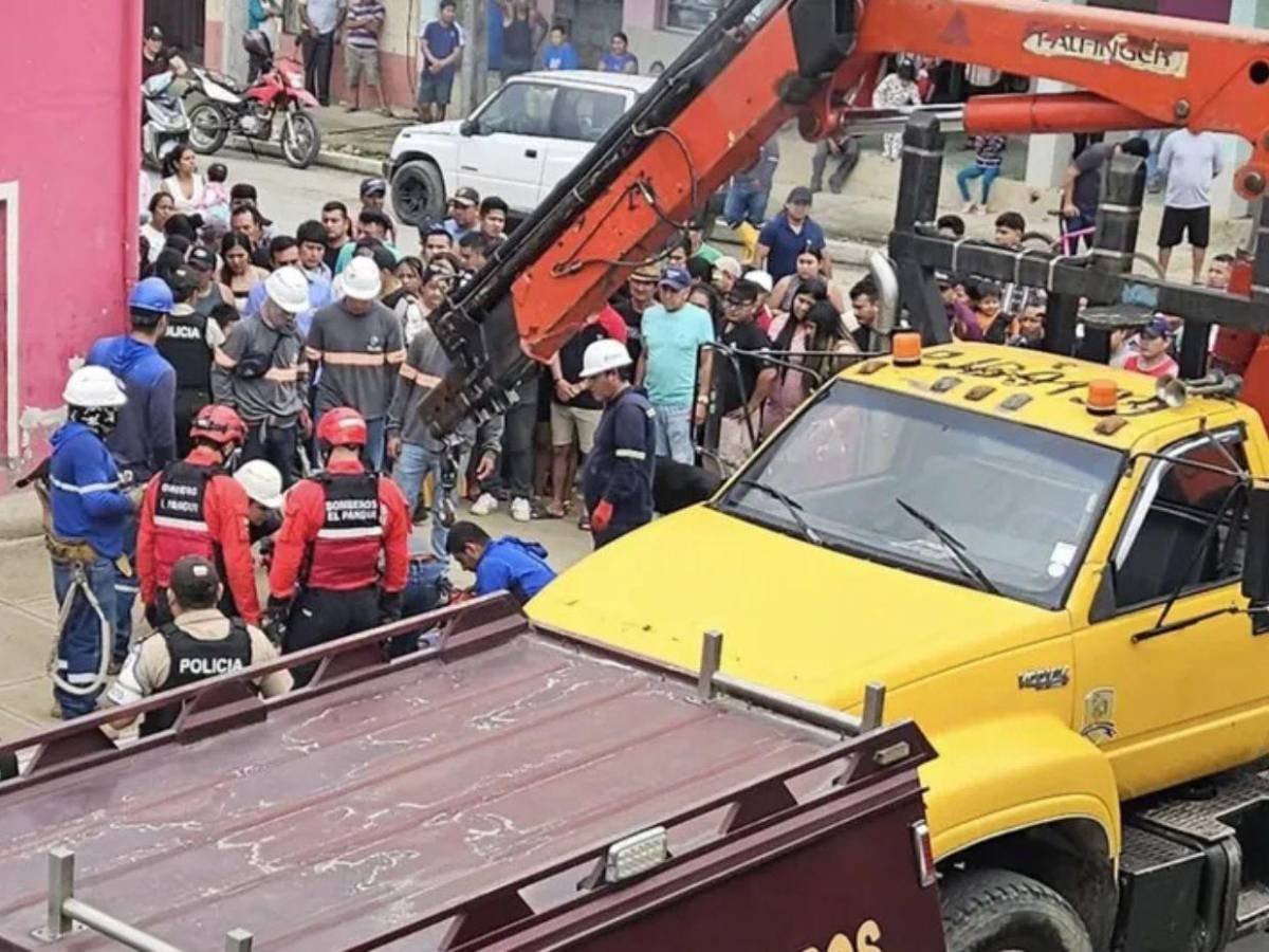 Un hombre murió electrocutado tras intentar salvar a su compañero en Ecuador