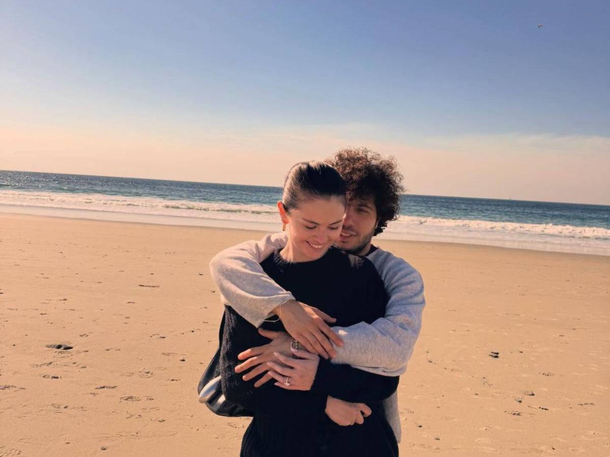 ¿Selena Gómez está embarazada? Su vestido Prada desata los rumores en redes