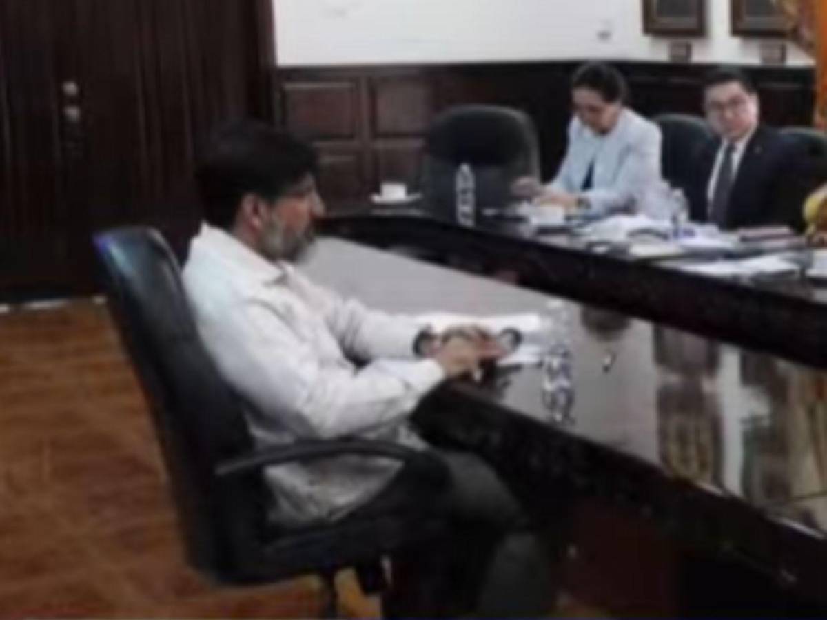 En fotos: Johel Zelaya responde ante comisión investigadora en proceso de juicio político