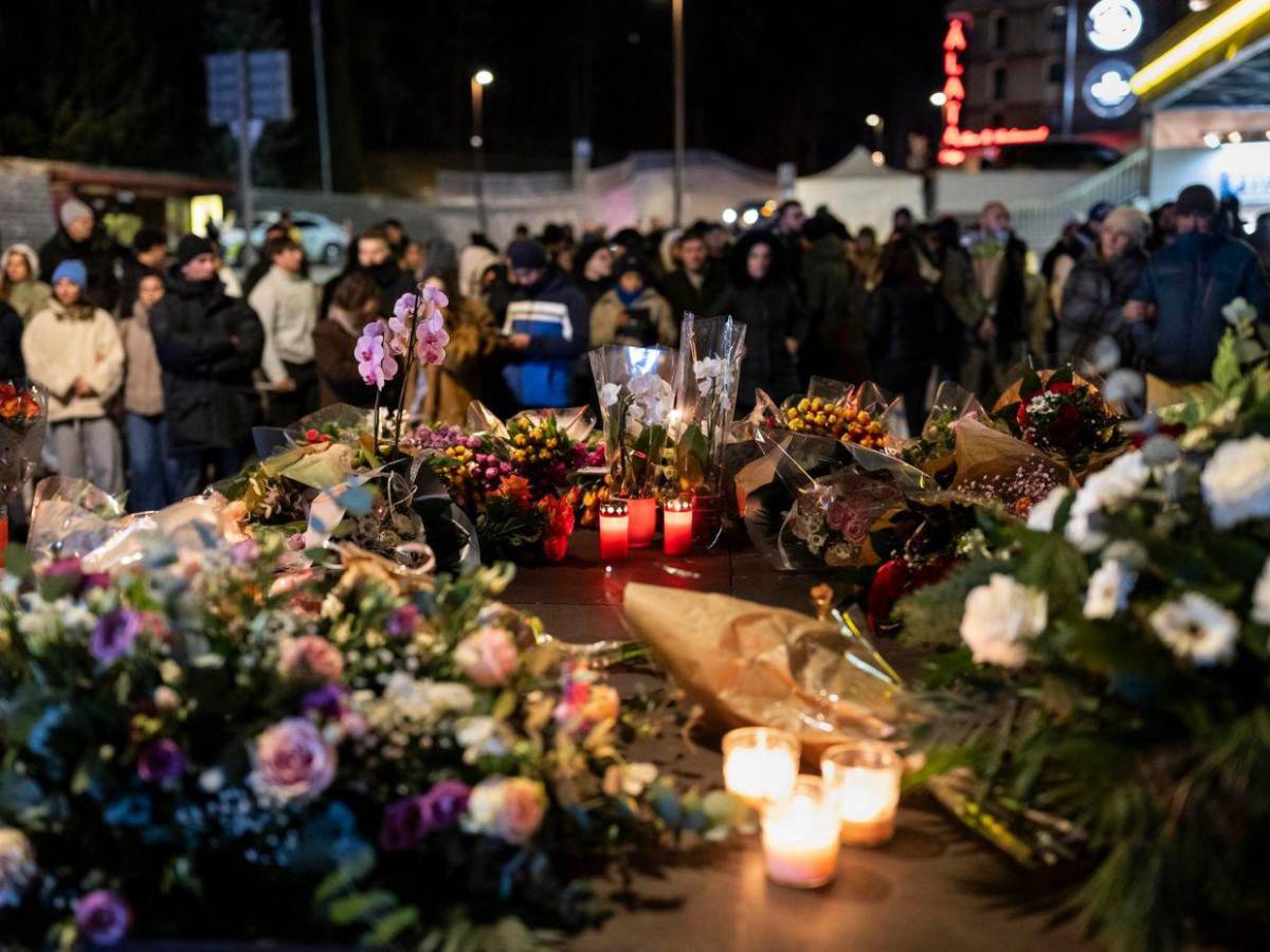 Vigilia recuerda a las víctimas del incendio de Crans Montana, Suiza
