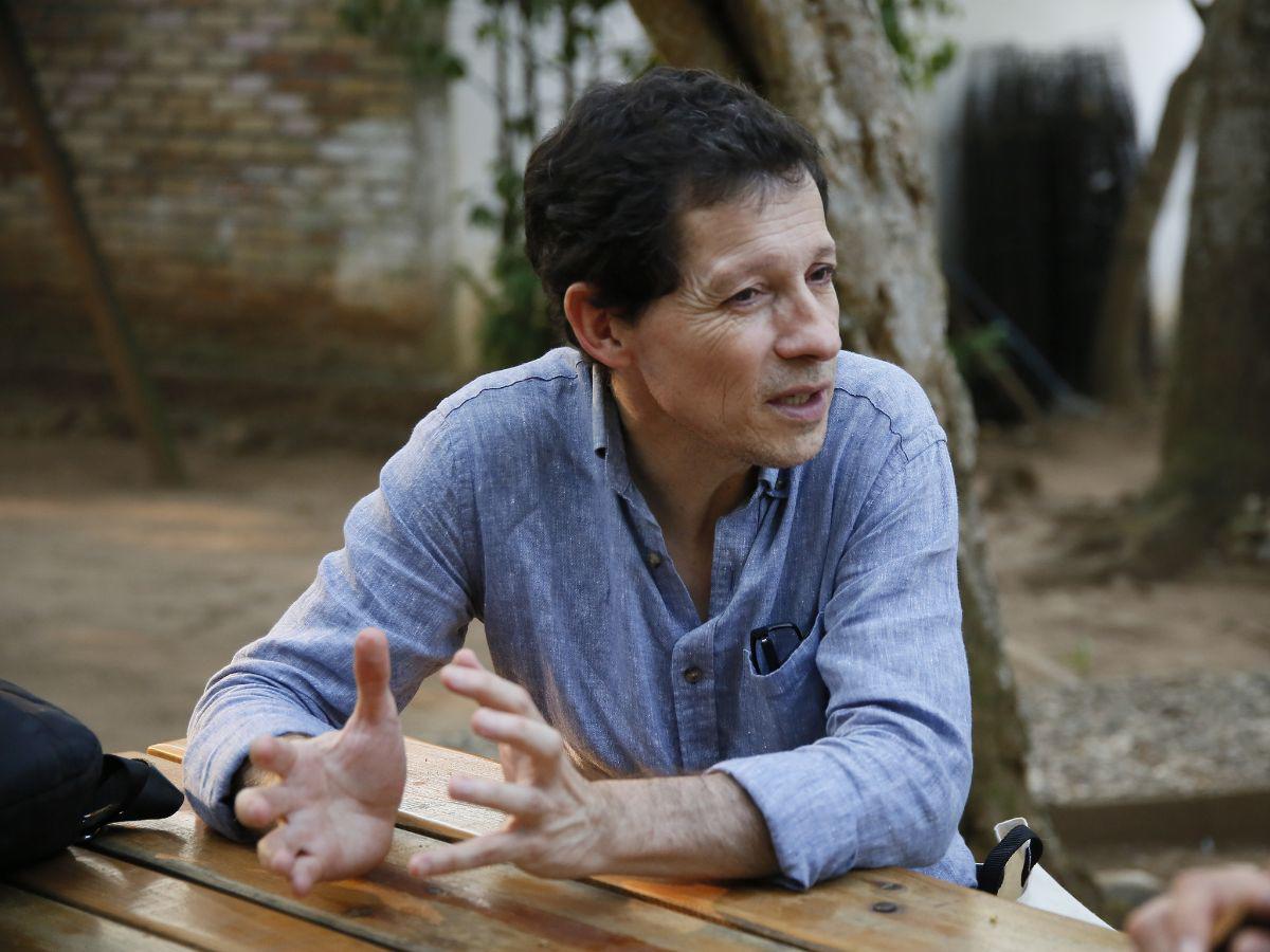 Leonel Alvarado: “La poesía me demuestra que yo nunca me fui”