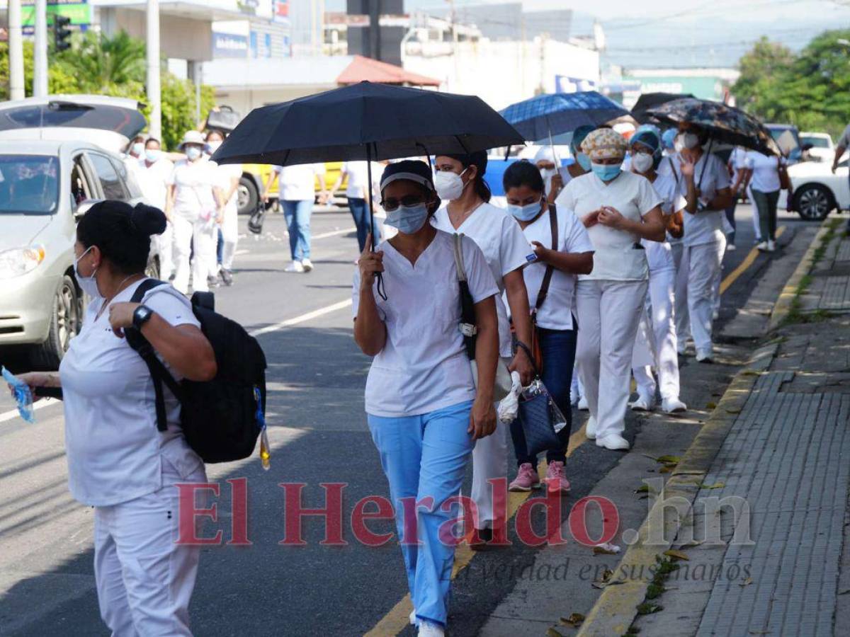 Secretaría de Salud mantiene en empleo formal solo al 42% de enfermeras del país