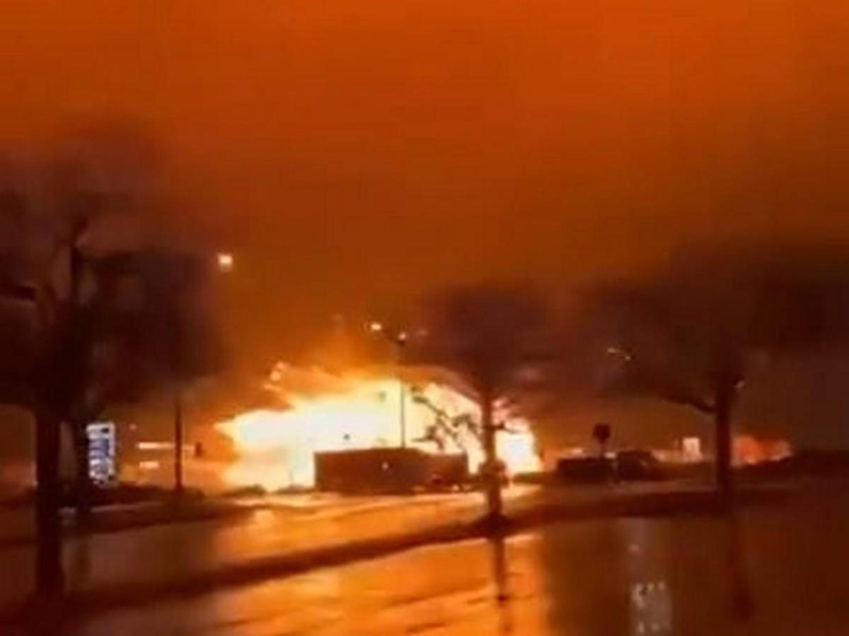 Tragedia aérea en Filadelfia: Seis mexicanos muertos, viviendas y carros destruidos