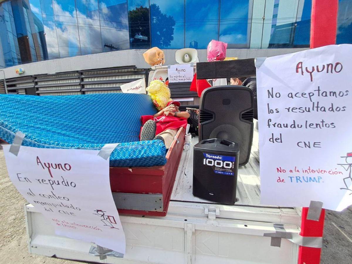 Militante de Libre realiza huelga de hambre frente al RNP: No aceptamos los resultados