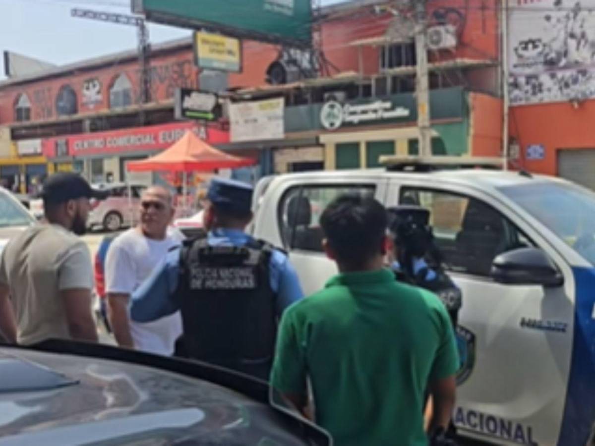 Detienen al hombre que arrastraba a un perro con su carro en Choloma