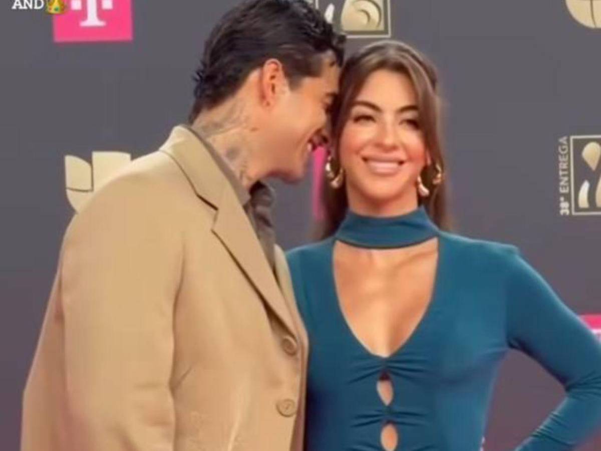 Maluma y su novia derrochan amor en la alfombra de Premio Lo Nuestro 2026
