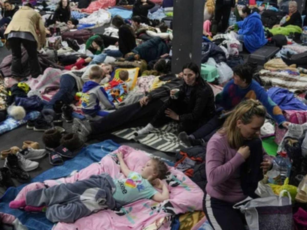 Sin comida ni salida: miles siguen atrapados en región de Ucrania pese a tregua con Rusia