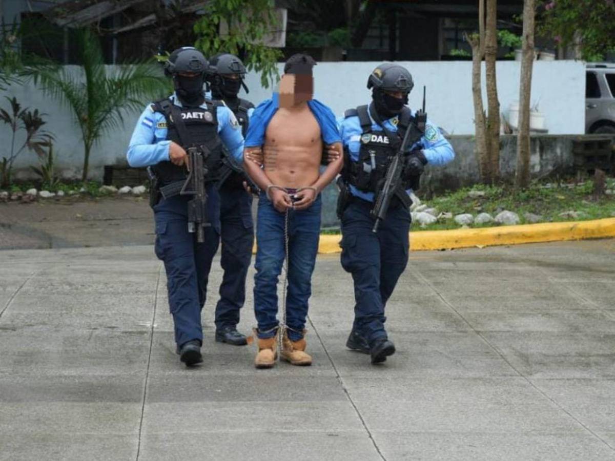Encadenados de pies a manos: “Ready” y “El Chino”, terroristas de la MS-13 capturados en Choloma