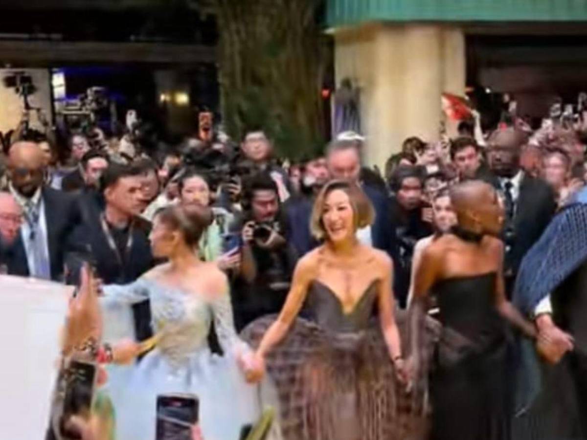 Ariana Grande es atacada por un fan en el estreno de Wicked: For Good; Cynthia Erivo corre a rescatarla