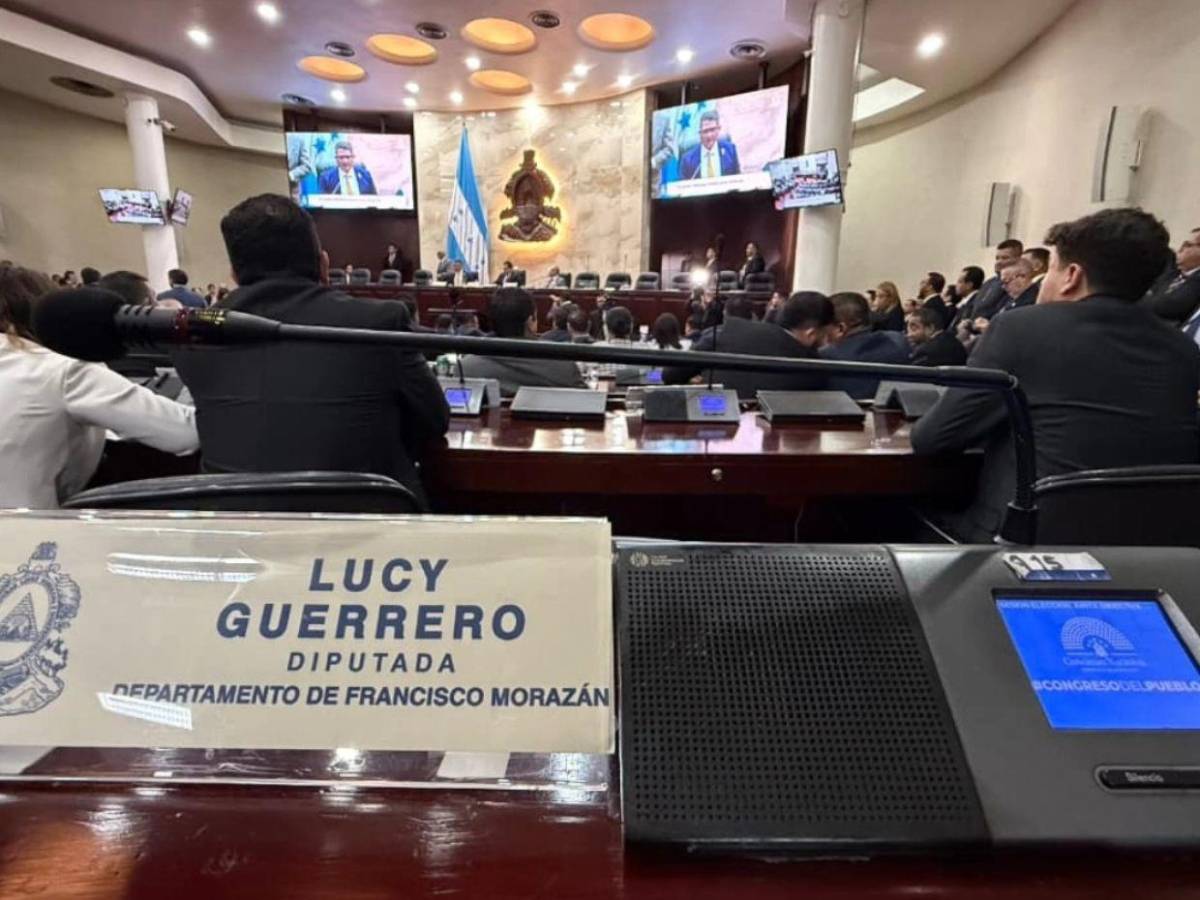 Diputada de Libre utiliza referencia de la Biblia para defenderse de quienes critican sus tatuajes