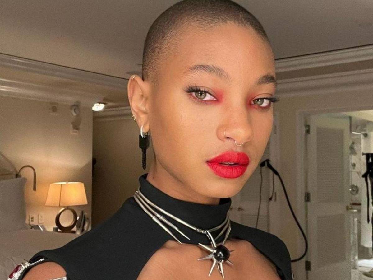 Willow Smith lanza contundentes mensajes tras la polémica con su padre