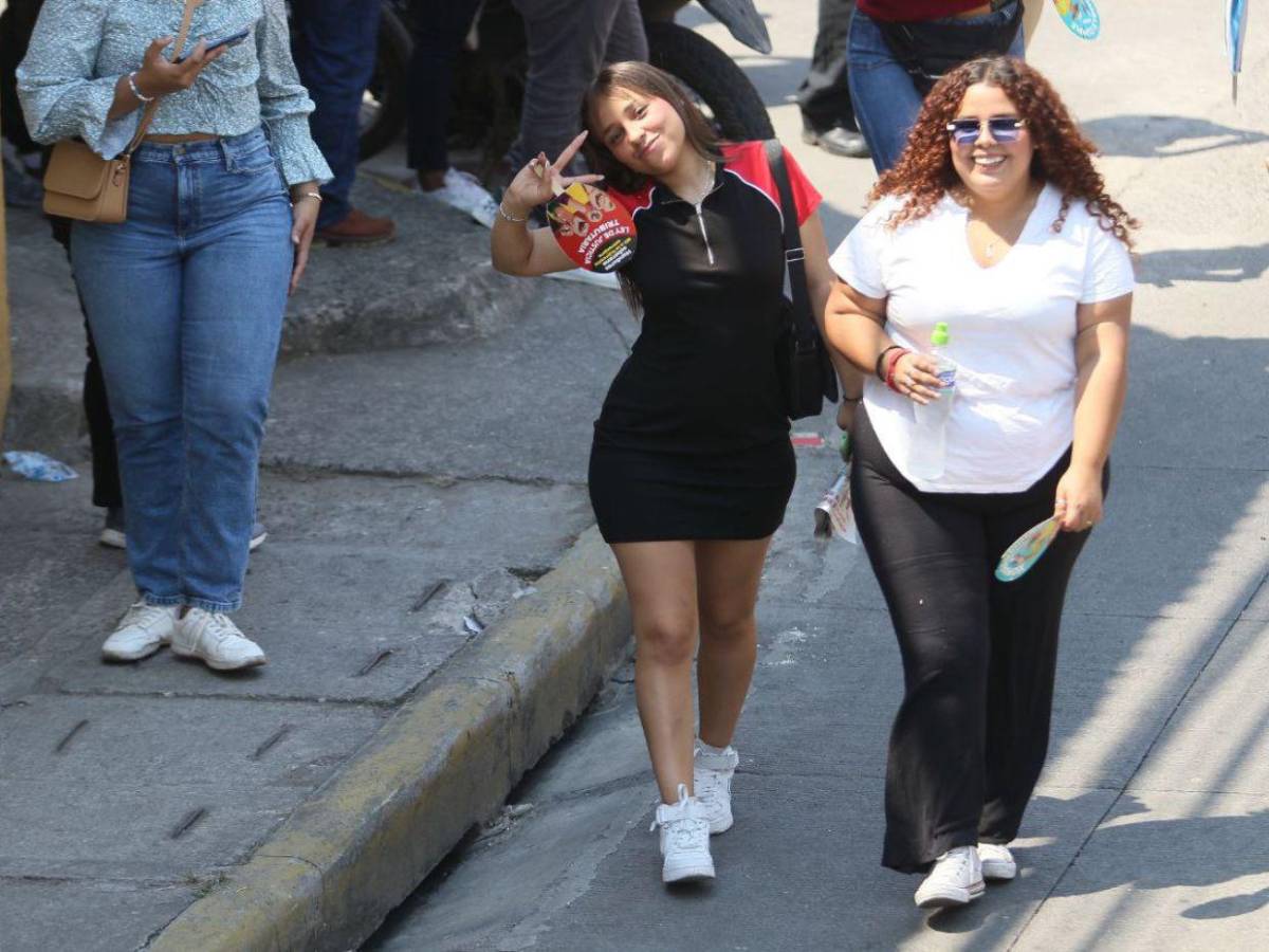 Entre consignas y sonrisas: ellas brillaron en la marcha del Día del Trabajador en la capital