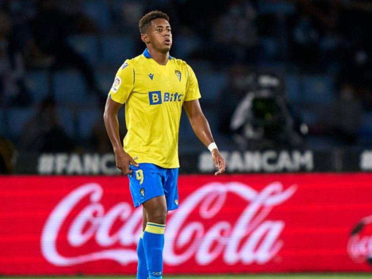 Choco Lozano es baja del Cádiz para enfrentar al FC Barcelona