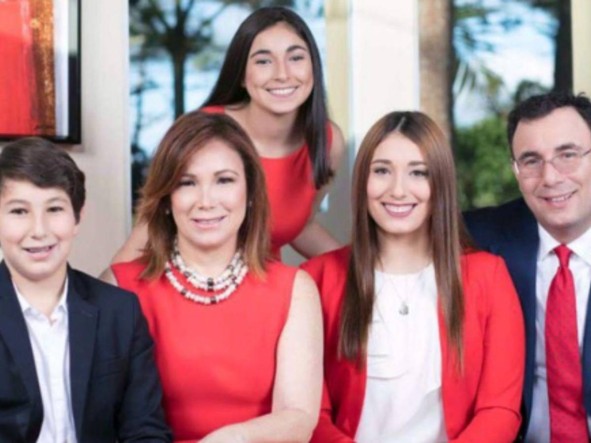 Hombre de familia: los hijos y esposa del precandidato liberal Luis Zelaya