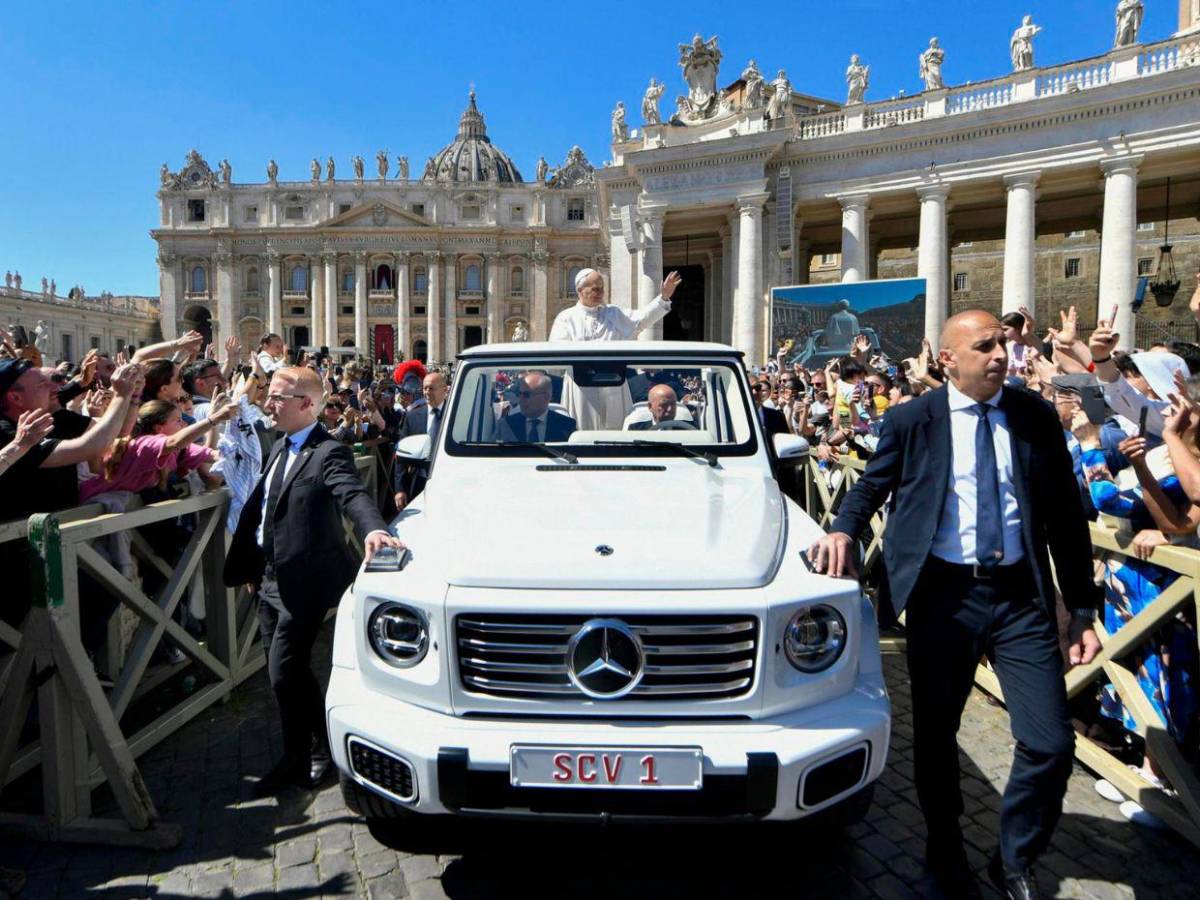 Papa León XIV preside multitudinaria misa de Pascua