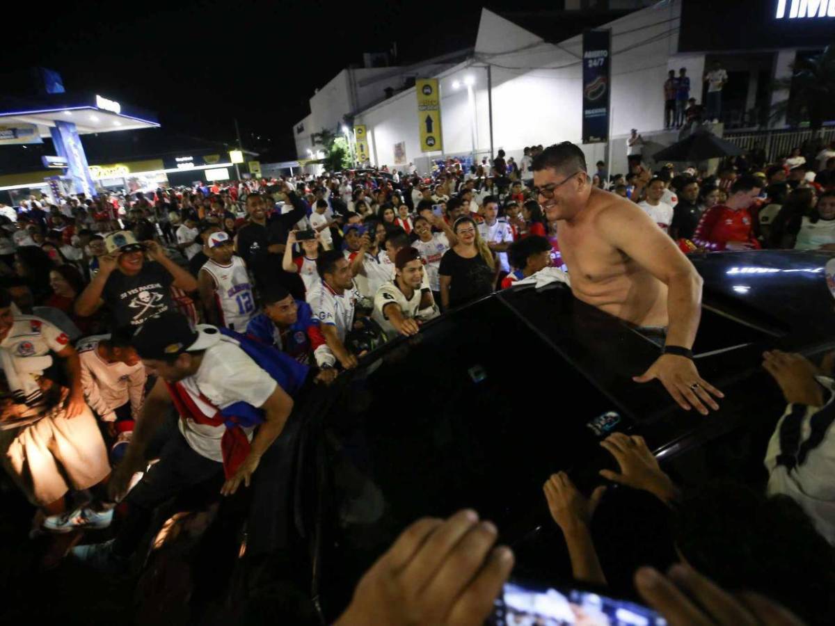 ¡Locura en bulevar Morazán! Así festejan los olimpistas el título 39