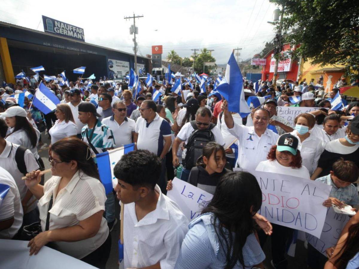 Partido Nacional realiza marcha por la libertad y la democracia de Honduras