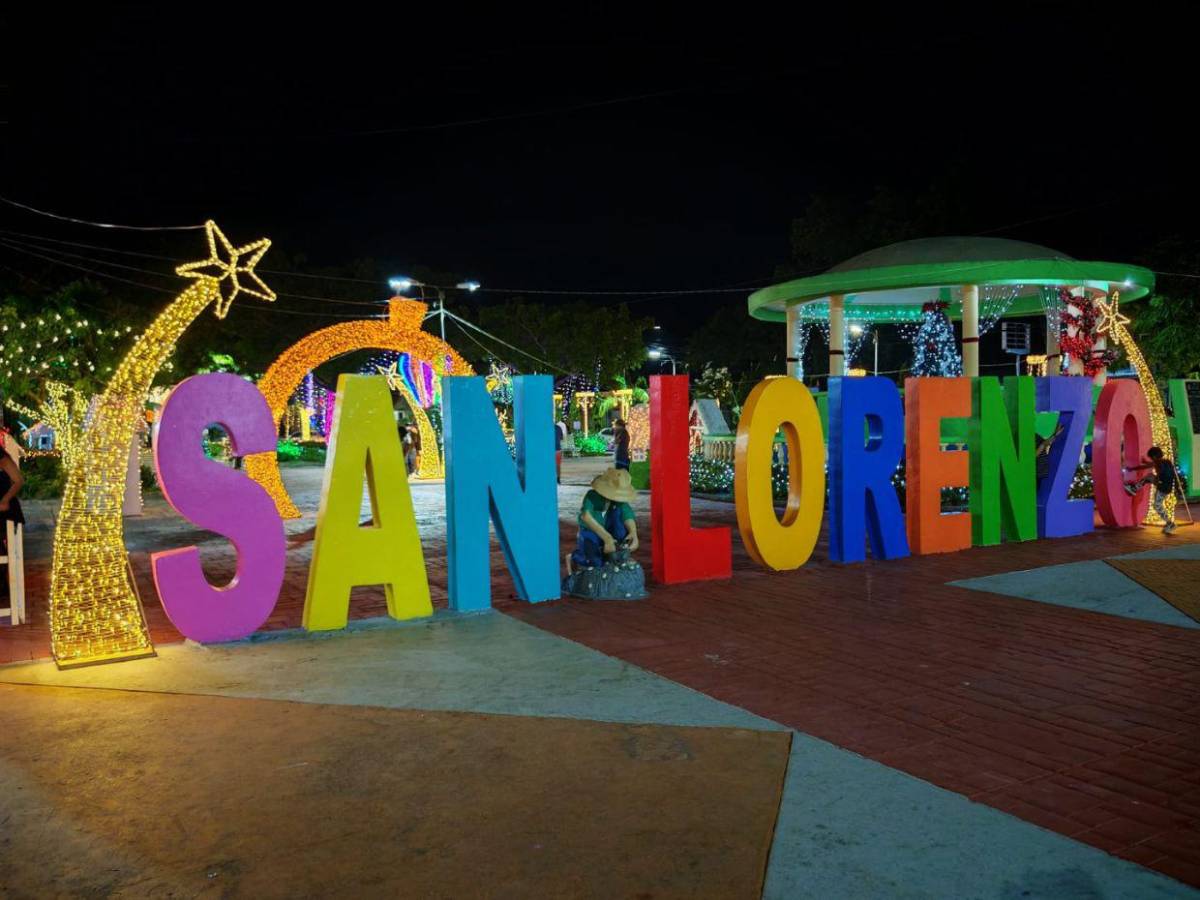 Entre luces y muñecos de nieve, San Lorenzo se impregna del ambiente navideño