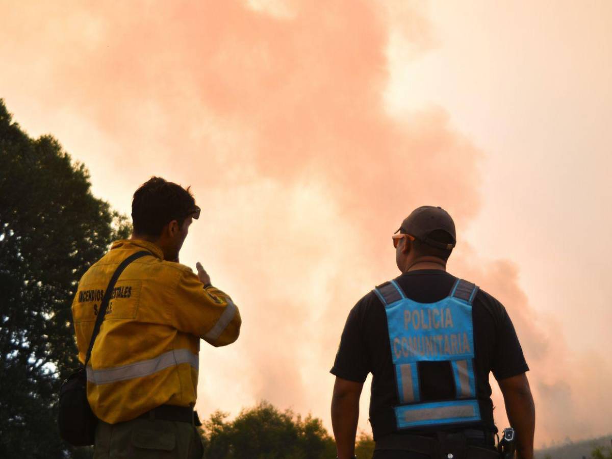 Imágenes de la Patagonia: el fuego arrasa 45,000 hectáreas y amenaza residencias