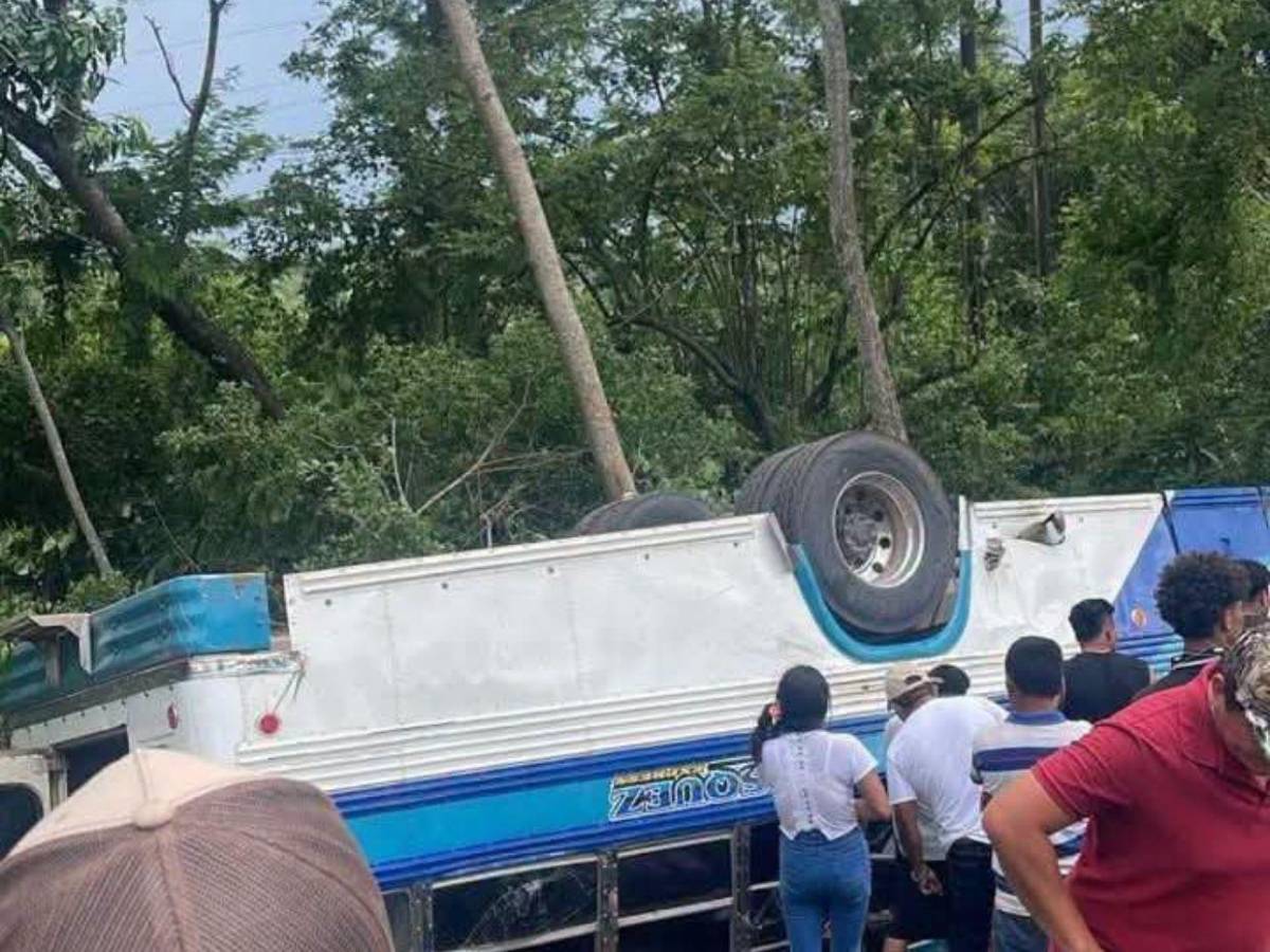 Captan momento antes de que autobús se volcara y provocara tragedia en Yoro